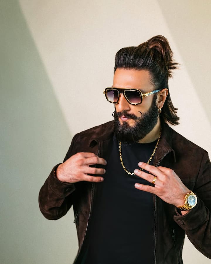 At the same time, there are reports that Ranveer Singh is also going to be a part of this universe. Recently he was also seen in the office of Madock Films.