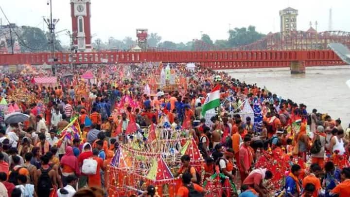 इस दौरान कांवड़ यात्रा में कांवड़िए नंगे पैर यात्रा करते हैं. पूरे रास्ते धार्मिक भजन-कीर्तन और जयकारों से गूंज उठता है.