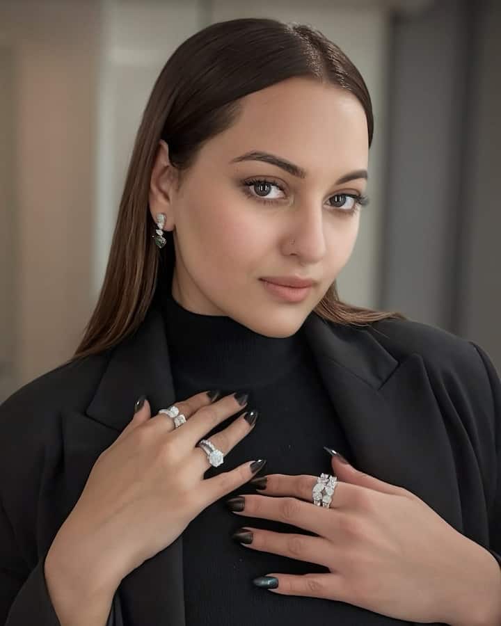 Instead of continuously answering people, the actress is focusing on her life. He says that she has now stopped paying attention to small things and is trying to move forward in her life.