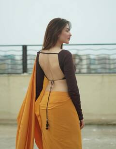 Mahira Sharma photo: સાડીમાં માહિરા શર્માએ છત પર આપ્યા ગ્લેમરસ પોઝ, જુઓ તસવીરો