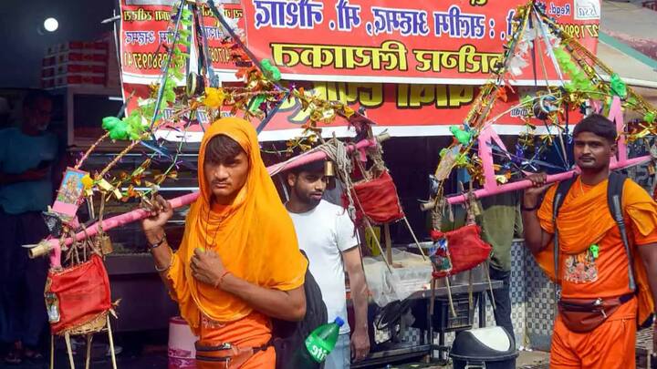 कांवड़ यात्रा में भाईचारे के साथ सहयोग की भावना दिखाई जाती है. इसके साथ पूरे रास्ते बोल बम के जयकारे लगाए जाते हैं.