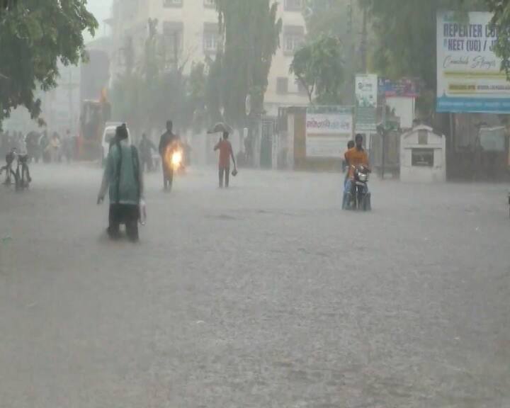 ગુજરાત રાજ્યમાં આગામી સાત દિવસ સુધી વરસાદી માહોલ જળવાઈ રહેવાની શક્યતા છે, તેવી આગાહી હવામાન વિભાગ દ્વારા કરવામાં આવી છે. હાલ દક્ષિણ ગુજરાતમાં સક્રિય થયેલા અપર એર સરક્યુલેશનના કારણે રાજ્યના વિવિધ ભાગોમાં વરસાદની સંભાવના છે.