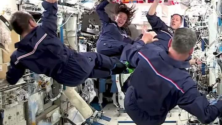 इसके अलावा भी कई एस्ट्रोनॉट्स ने बताया था कि उनको अजीब तरह की आवाजें सुनाई देती हैं और तेज सी रोशनी नजर आती है.