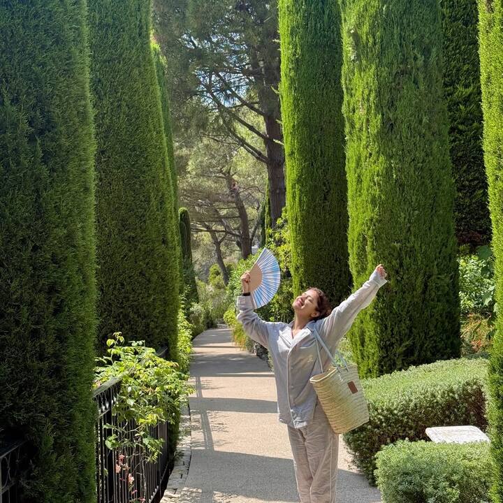 અવનીત કૌરના ફોટા આવતા જ સોશિયલ મીડિયા પર પોપ્યુલર થઈ જાય છે. આ દરમિયાન અવનીત કૌરે તેના નવા ફોટા શેર કર્યા છે.