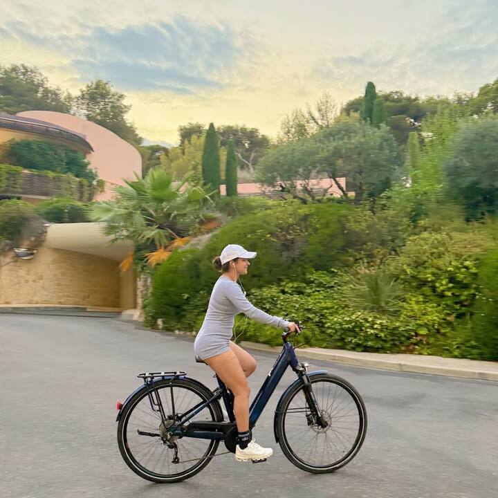 ટીવીથી લઈને બોલિવૂડ સુધી પોતાનું નામ બનાવનાર 23 વર્ષીય અવનીત કૌર પોતાની સુંદરતાની સાથે સાથે અભિનયથી ચાહકોના દિલ જીતી લે છે.