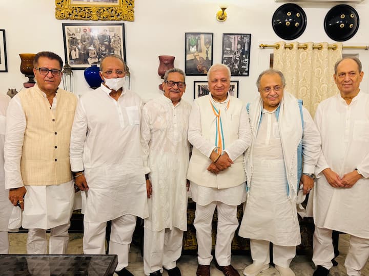 In fact, His Excellency Governor Arif Mohammad Khan came to attend the Matami Majlis in the historic Imambara in Alinagar Pali village under Kako block.