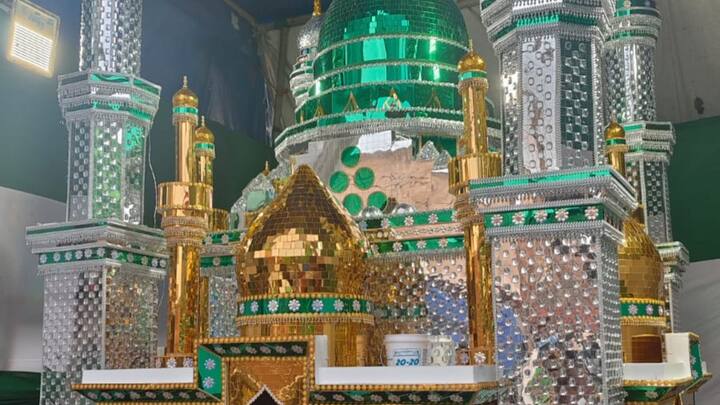 प्रतीक के रूप में जो बड़ी-बड़ी कलाकृतियां बनाई जाती हैं, उसको ही ताजिया कहा जाता है. इसको बनाने में सोने, चांदी, लकड़ी, बांस, स्टील और पेपर का इस्तेमाल होता है.