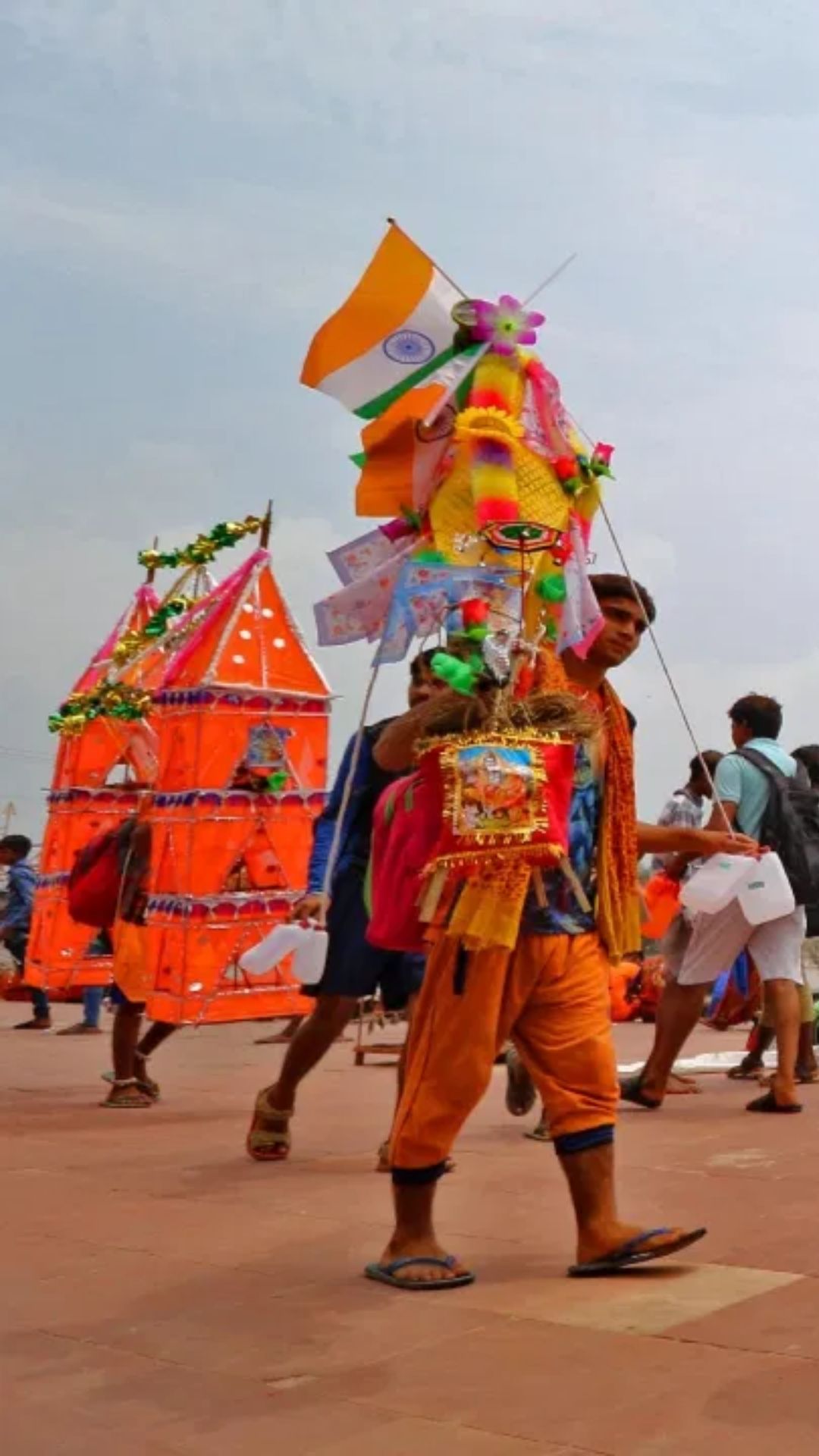 कांवड़ यात्रा का शुरुआत सावन के पहले दिन होती है और