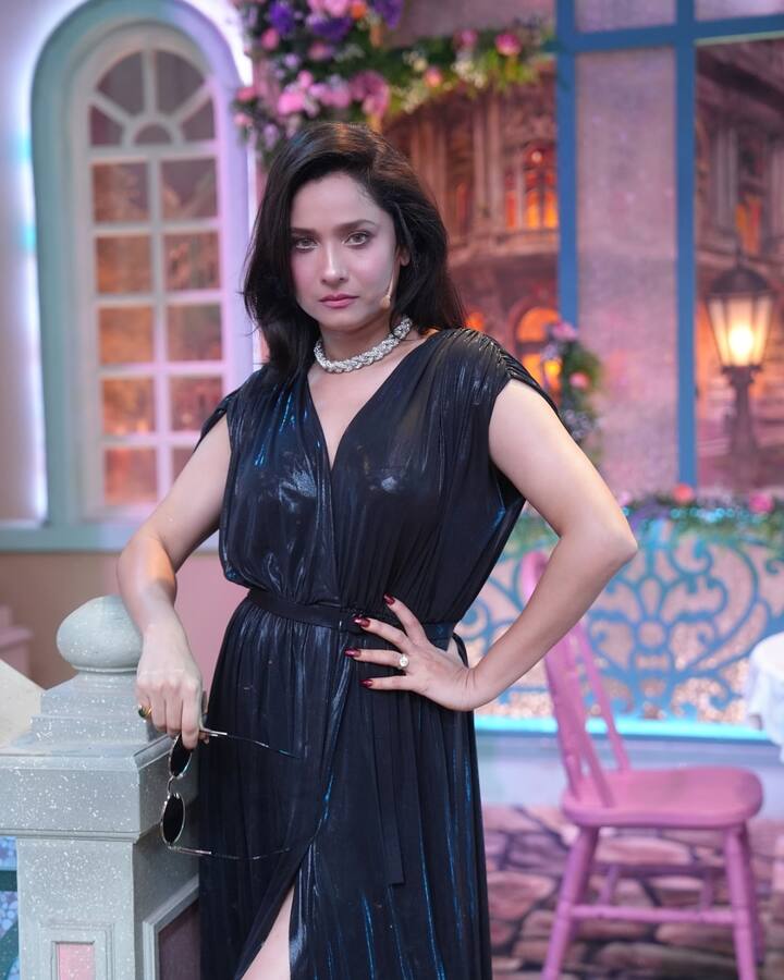 For makeup, she opted for a bold smoky eye, fluttery lashes, and a nude lip—a balanced choice that added to the allure without overpowering the look.