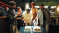 Watch: बर्मिंघम में भारतीय खिलाड़ियों ने मनाया जश्न, काटा केक और की पार्टी; जानिए क्यों