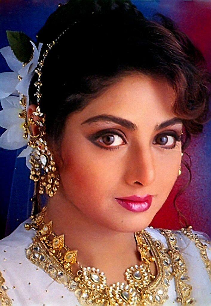 ये एक्ट्रेस कोई और नहीं श्रीदेवी हैं. श्रीदेवी बेशक अब इस दुनिया में नहीं हैं, लेकिन उनकी पर्सनल लाइफ के साथ-साथ प्रोफेशनल लाइफ भी सुर्खियों में रहती है.