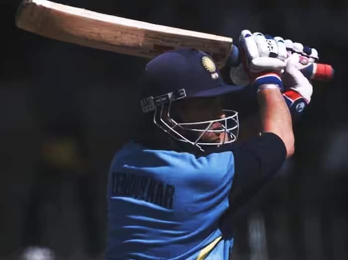 Most Half Century In ODI Cricket: ભારતના મહાન બેટ્સમેન સચિન તેંડુલકરે વન-ડે ક્રિકેટના ઇતિહાસમાં સૌથી વધુ અડધી સદી ફટકારી છે. અહીં ટોચના 7ની યાદી જુઓ. વન-ડે ક્રિકેટમાં સૌથી વધુ અડધી સદી ફટકારવાનો રેકોર્ડ સચિન તેંડુલકરે પોતાના નામે કર્યો છે. સચિને 463 મેચોમાં 96 અડધી સદી ફટકારી છે. સચિને વન-ડેમાં 18426 રન બનાવ્યા છે.