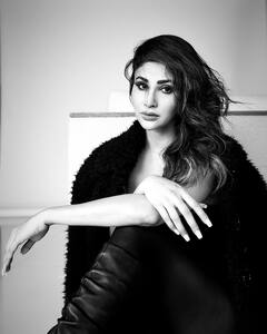 Mouni Roy : टीव्ही विश्वातील अभिनेत्री मौनीचा ग्लॅमरस लूक; रेड ड्रेस मध्ये केलं नवं फोटोशूट!