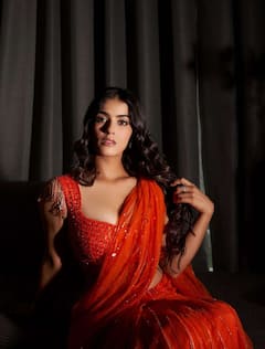 Kavya Thapar: బ్యూటీతో హీట్ పెంచేసిన కావ్య థాపర్ - యూత్ మనసు దోచేస్తోన్న హీరోయిన్ గ్లామర్