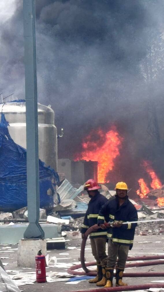 तेलंगणातीच्या केमिकल फॅक्टरीत भीषण स्फोट!