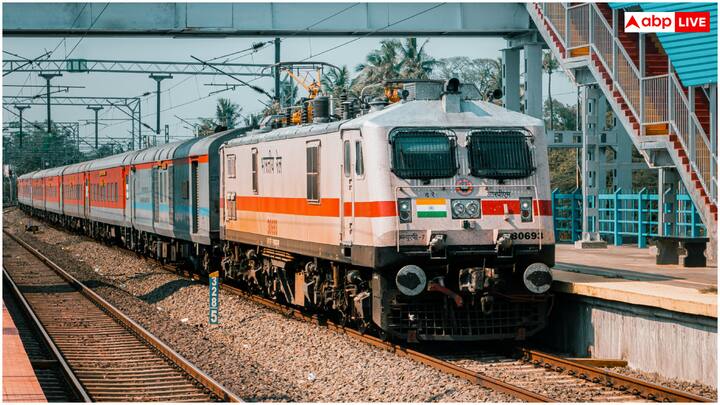 वर्तमान व्यवस्था में अभी आरक्षण चार्ट ट्रेन के रवाना होने से चार घंटे पहले बनाया जाता है, जिससे यात्रियों में अनिश्चितता बनी रहती है. खासकर उन लोगों को काफी दिक्कत होती है, जो दूर के इलाकों से ट्रेन पकड़ने आते हैं. अब रेलवे बोर्ड ने चार्ट ट्रेन रवाना होने से आठ घंटे पहले तैयार करने का फैसला किया है.