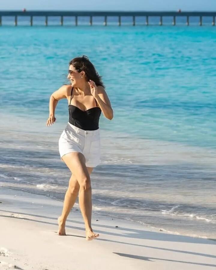 திருமணத்திற்கு பிறகும் தொடர்ந்து  நடிப்பில் கவனம் செலுத்தி வந்த காஜல் அகர்வாலுக்கு கடந்த 2022-ஆம் ஆண்டு மகன் ஒருவரும் பிறந்தார்.  நடிப்பு - குடும்பம் என இரண்டிலும்  சரிசமமாக கவனம் செலுத்தி வருவோம்  காஜல் அகர்வால், நடிப்பில் கடைசியாக  தற்போது வெளியாகி நல்ல வரவேற்பை பெற்று வரும்  கண்ணப்பா திரைப்படம் வெளியானது.  இதில் பார்வதி தேவியாக  காஜல் நடித்துள்ளார்.