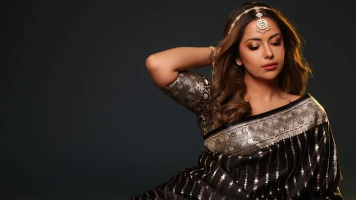 Avika brings a royal touch in this silver embroidered black saree with a seesh phool, a traditional accessory. Her minimal makeup and open hair finish the attire with elegant simplicity. (Image Source: Instagram/ avikagor)