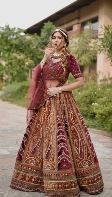 એક્ટ્રેસ રૂમા શર્માએ શેર કર્યો હૉટેસ્ટ ટ્રેડિશનલ ચોલી લૂક