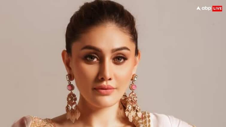 Shefali Jariwala  might have died due to  BP Low according to the doctor in Police Report बीपी हो गया था लो, फ्रिज का खाना खाकर हो गई थीं बेहोश, शेफाली जरीवाला मौत मामले में पुलिस के चौंकाने वाले  नए खुलासे