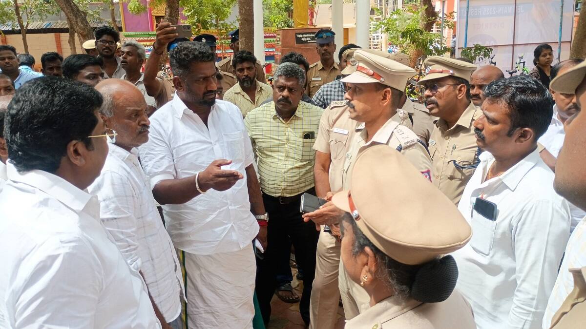 மாணவியுடன் பேசியதால் ஆசிரியர் அவமானப்படுத்தினார்... கடிதம் எழுதிவைத்து விட்டு தஞ்சையில் மாணவர் எடுத்த விபரீத முடிவு