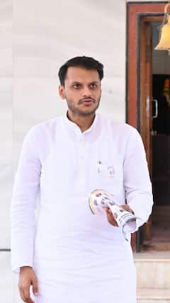 कोण आहेत युगेंद्र पवार?