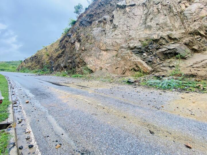 एक ओर जहां सरकार ‘सड़क सुरक्षा’ के बड़े-बड़े दावे करती है, वहीं जमीनी हकीकत बिल्कुल उलट है.