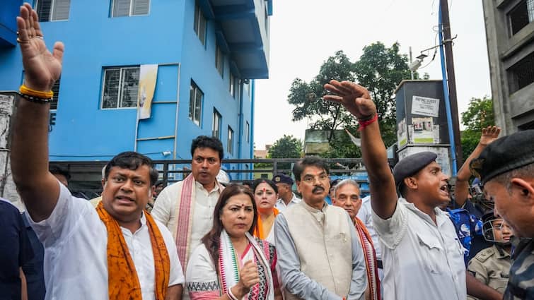 Kolkata College Shut After Gangrape, Crime Scene Sealed; BJP Fact-Finding Team Tears Into TMC Kolkata College Shut After Gangrape, Crime Scene Sealed; BJP Fact-Finding Team Tears Into TMC