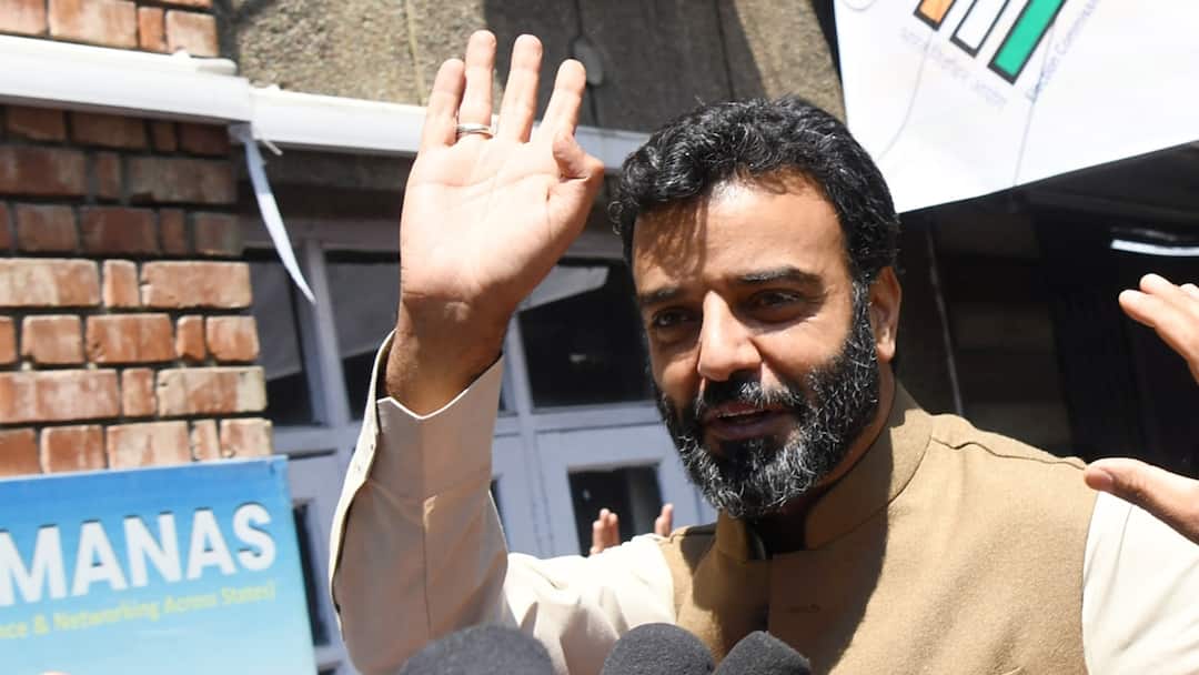 Family ID Row in Jammu Kashmir: MP Aga Syed Ruhullah Mehdi Calls It Surveillance Tool ANN जम्मू-कश्मीर में आईडी पर बवाल, उमर अब्दुल्ला की पार्टी के सांसद ने कहा- ये सर्विलांस टूल है