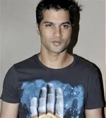 विकास सेठी लंबे समय से आर्थिक तंगी का शिकार था. 2024 में हार्ट अटैक से उनकी मृत्यु हो गई. दिवगंत एक्टर की पत्नी ने बताया पैसों की तंगी के कारण उनका ठीक से इलाज नहीं हो पाया.