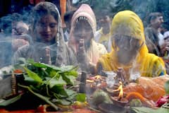 Shravan Month 2025 : আসছে শ্রাবণ মাস; অখণ্ড থেকে শ্বেত বিল্বপত্র, জানুন দেবাদিদেবকে অর্পণের নানা বেলপাতার মাহাত্ম্য