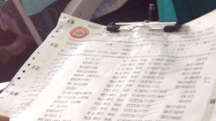 इसके अलावा पैसेंजर चार्ट तैयार करने के नियमों में भी बदलाव किया गया है. पहले चार्ट ट्रेन चलने के 4 घंटे पहले तैयार होता था. लेकिन अब यह समय बढ़ाकर 8 घंटे कर दिया गया है. यानी चार्ट पहले की तुलना में ज्यादा पहले तैयार होगा.