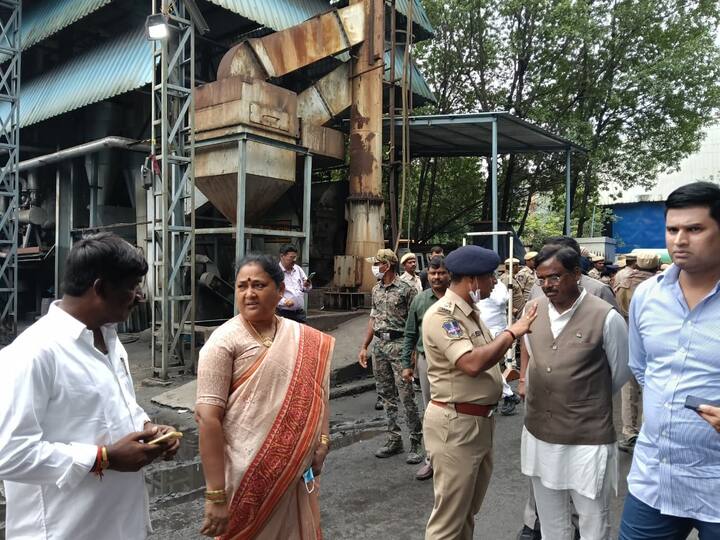 సంగారెడ్డి జిల్లా పాశమైలారంలోని పారిశ్రామికవాడలో సోమవారం జరిగిన భారీ అగ్నిప్రమాదంలో మృతుల సంఖ్య 50కి చేరువ అయింది. పలువురు కార్మికులు ఇంకా ఆసుపత్రులలో చికిత్స పొందుతున్నారు.