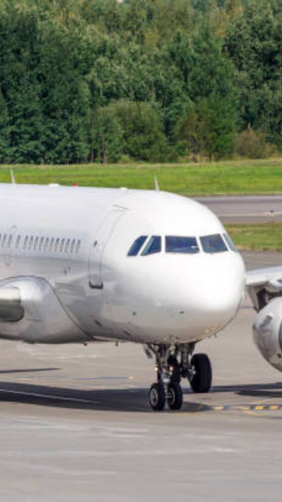 प्लेन की लैंडिंग के दौरान क्या करते हैं पायलट?