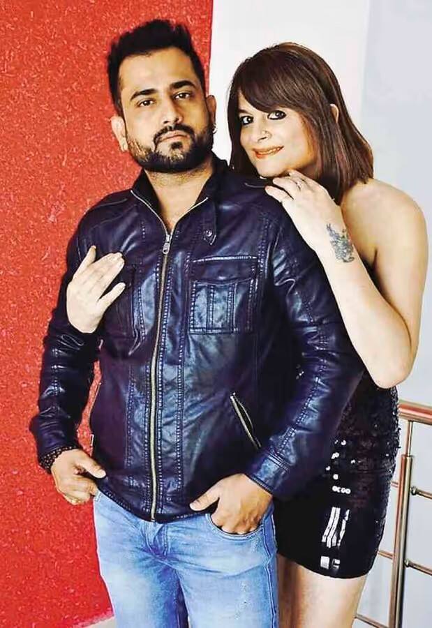 अपने आप को बदला, खुद के वजूद को बदल दिया. इससे बड़ी कुर्बानी और क्या होगी.मेरी वजह से मेरे पापा को काफी ताने सुनने पड़े.लोग कहते थे आपके लड़के ने तो शादी कर ली वो भी लड़के से.