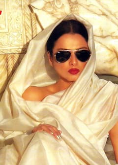 सावन में श्रृंगार के लिए दिग्गज अदाकारा रेखा से लें इंस्पिरेशन, देखें बेस्ट स्टाइलिंग टिप्स