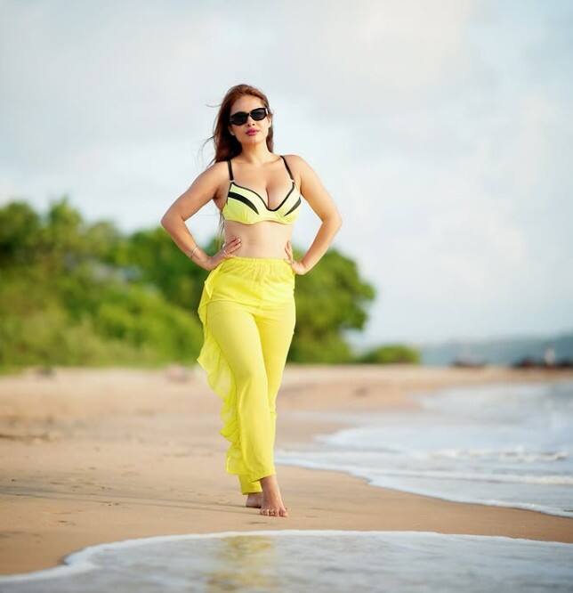 Neha Malik Pics: ઇન્ડસ્ટ્રીમાં ધૂમ મચાવી રહેલી ભોજપુરી અભિનેત્રી નેહા મલિકની નવી તસવીરો સામે આવી છે, જેમાં તે કોઈ અપ્સરાથી ઓછી દેખાતી નથી. નેહા મલિકનો આ અંદાજ એકદમ કિલર લાગે છે.