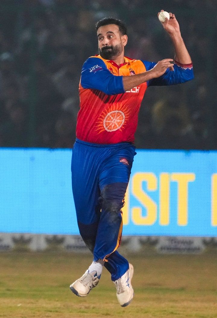 इरफान ने आगे कहा, “उनकी सीधी सीम वाली गेंदें इंग्लैंड के बल्लेबाजों को परेशान कर सकती हैं, खासकर जब लेट मूवमेंट की बात आती है. अगर आप आक्रामक हो रहे हैं, तो यह एक समस्या हो सकती है. हम अर्शदीप को लाएंगे, लेकिन मुझे लगता है कि अगर बुमराह नहीं खेल रहे हैं, तो उनकी जगह आकाश दीप को आना चाहिए.”