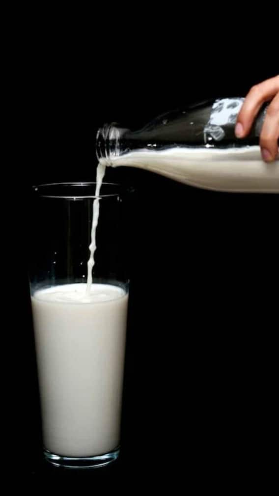 दूध के साथ कभी नहीं खानी चाहिए ये चीजें