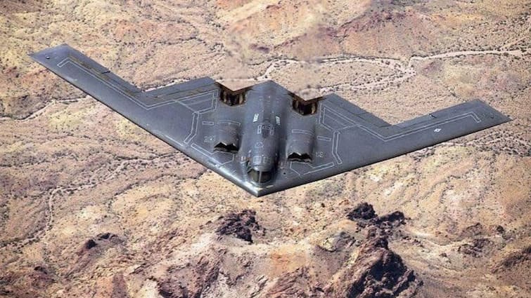 US B 2 stealt bomber went missing mystery after strikes on iran nuclear bases donald trump 37 घंटे की उड़ान, हवा में भरा तेल... ईरान के परमाणु ठिकानों पर बम बरसाने के बाद लापता हो गया अमेरिका का B-2 बॉम्बर?