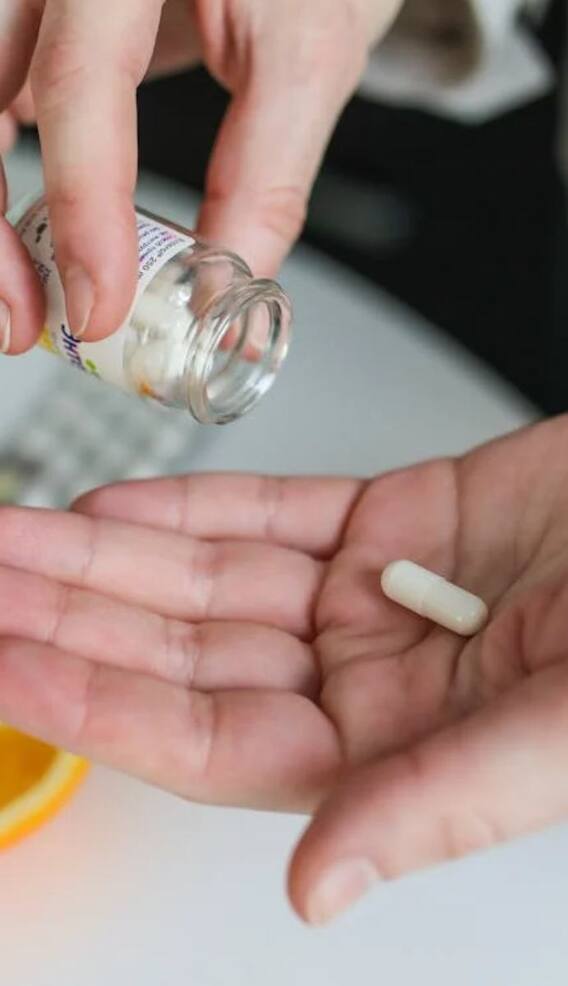 क्या वाकई दवाओं से कम हो सकती है उम्र?