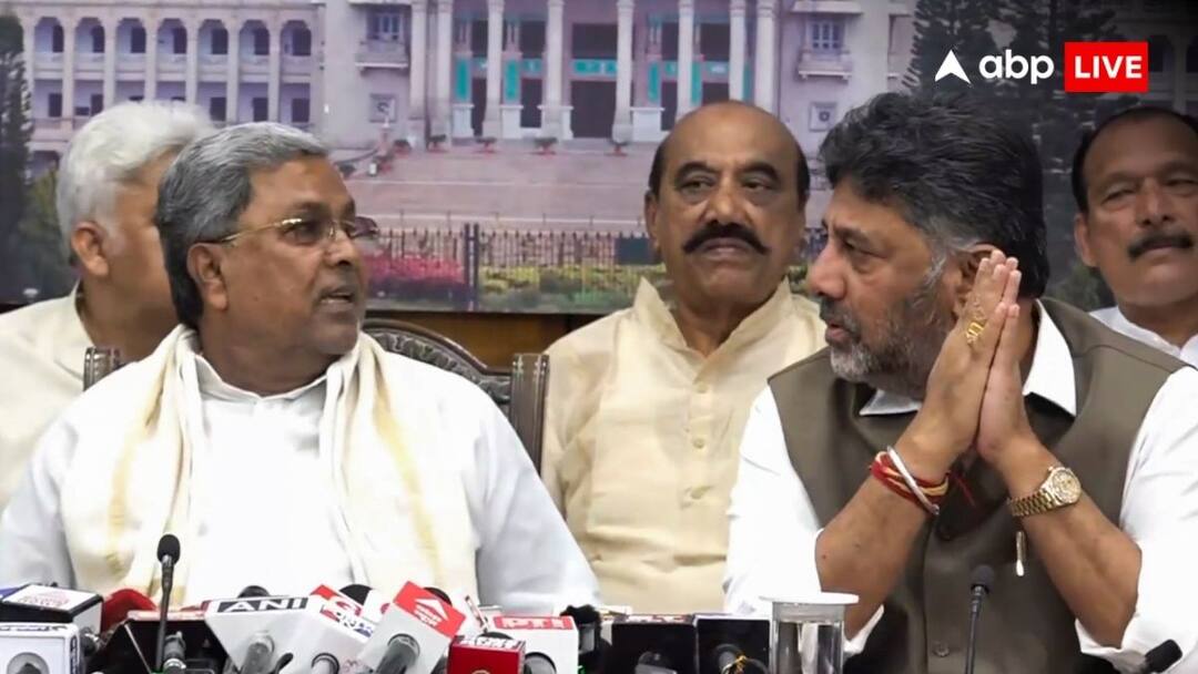 conflict between CM Siddaramaiah and Deputy CM State Congress President DK Shivakumar for Karnataka Chief Minister post कर्नाटक कांग्रेस में सब ठीक है? पहले बयानों से बढ़ा सियासी पारा और फिर डीके शिवकुमार बोले- हम सब एक हैं