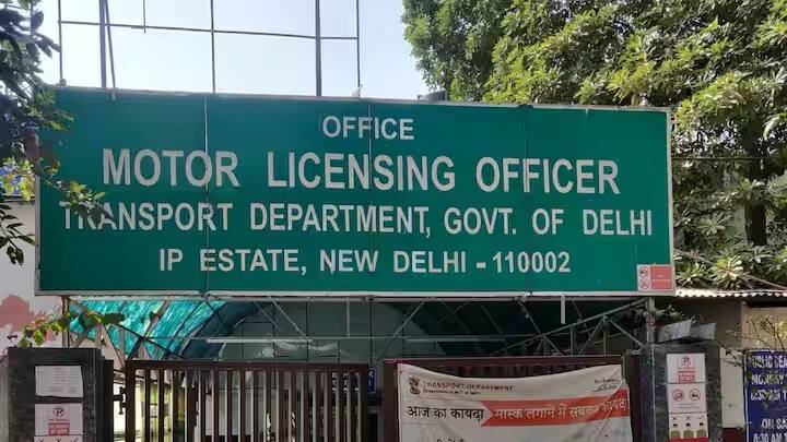 હવે પદ્ધતિ બદલાઈ ગઈ છે. ટેકનોલોજીના વિસ્તરણથી આ કામ સરળ બન્યું છે. જો તમારું ડ્રાઇવિંગ લાઇસન્સ ખોવાઈ ગયું હોય, તો તમે ઘરે બેઠા ડુપ્લિકેટ મેળવી શકો છો. તમારે RTO જવાની બિલકુલ જરૂર રહેશે નહીં.