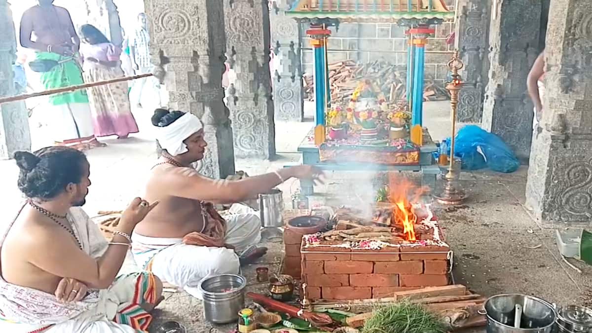 பூர்வாங்க பூஜைகளுடன் தொடங்கியது திருவெண்காடு புதன் ஸ்தல கும்பாபிஷேக பெருவிழா... பரவசத்தில் பக்தர்கள்‌...!