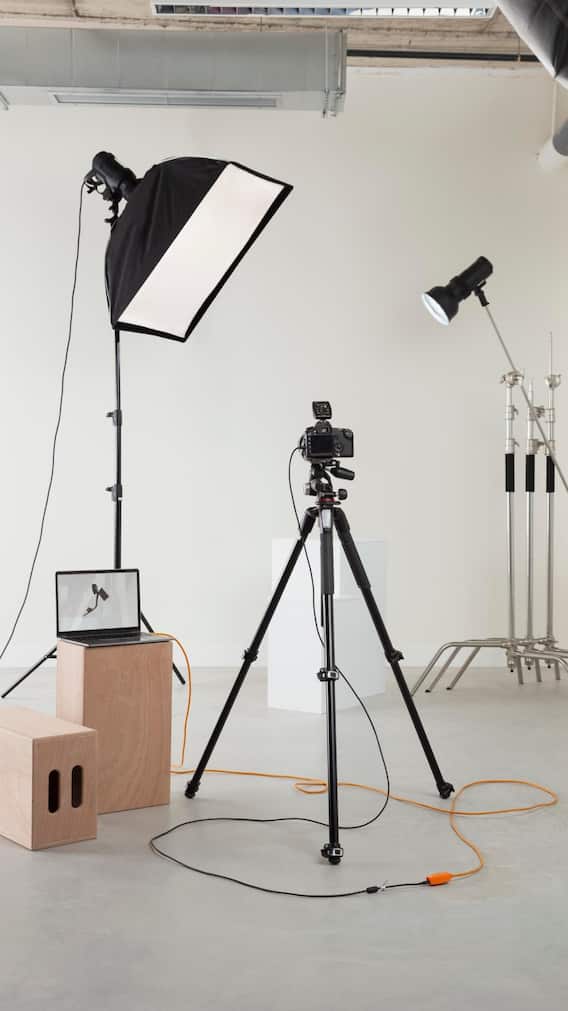 दुनिया का पहला फिल्म स्टूडियो कहां बना था?