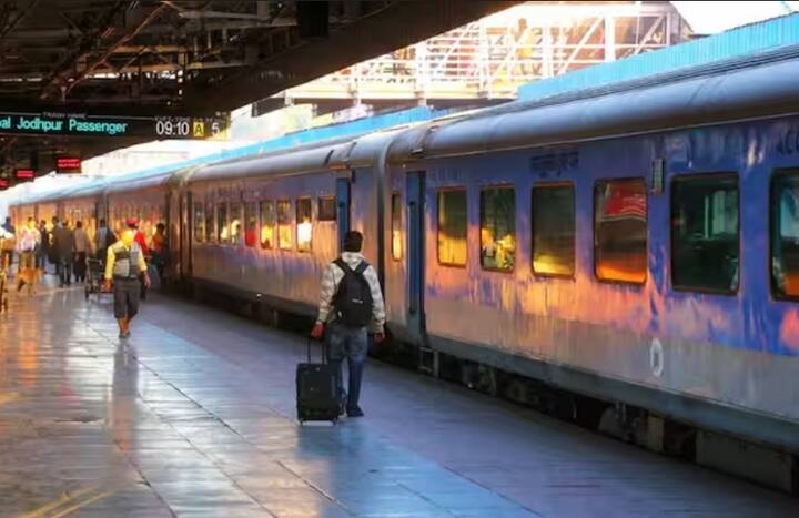 ਰੇਲਵੇ ਨੇ 1 ਜੁਲਾਈ 2025 ਤੋਂ ਰੇਲ ਯਾਤਰਾ ਸੰਬੰਧੀ ਕੁਝ ਵੱਡੇ ਬਦਲਾਅ ਕੀਤੇ ਹਨ। ਜਿਸ ਨਾਲ ਕਰੋੜਾਂ ਯਾਤਰੀ ਪ੍ਰਭਾਵਿਤ ਹੋਣਗੇ। ਸਭ ਤੋਂ ਵੱਡਾ ਬਦਲਾਅ ਤਤਕਾਲ ਟਿਕਟ ਬੁਕਿੰਗ ਨਾਲ ਸਬੰਧਤ ਹੈ। ਹੁਣ ਕੋਈ ਵੀ ਯਾਤਰੀ ਆਧਾਰ ਵੈਰੀਫਿਕੇਸ਼ਨ ਤੋਂ ਬਿਨਾਂ ਤਤਕਾਲ ਟਿਕਟ ਬੁੱਕ ਨਹੀਂ ਕਰ ਸਕੇਗਾ।