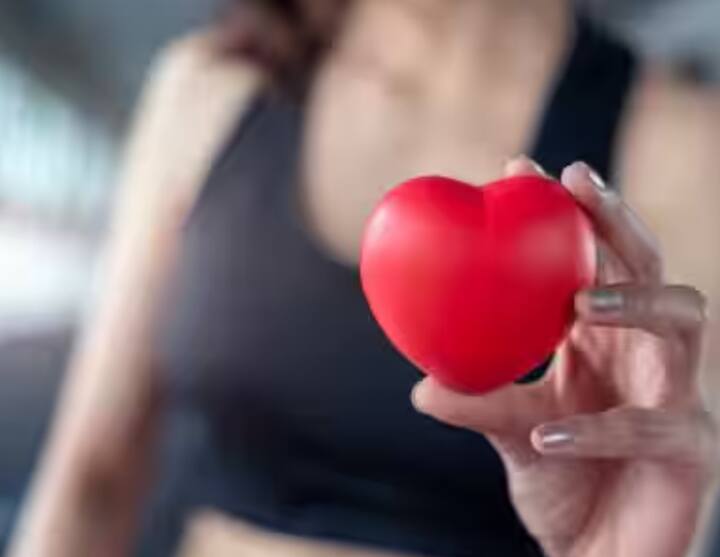 ਦਿਲ ਨੂੰ ਰੱਖੇ ਸਿਹਤਮੰਦ: ਛੱਲੀ ਵਿੱਚ ਪਾਏ ਜਾਣ ਵਾਲਾ ਫੋਲਿਕ ਐਸਿਡ ਅਤੇ ਮੈਗਨੀਸ਼ੀਅਮ ਦਿਲ ਲਈ ਫਾਇਦੇਮੰਦ ਹੁੰਦਾ ਹੈ। ਇਹ ਬਲੱਡ ਪ੍ਰੈਸ਼ਰ ਨੂੰ ਕੰਟਰੋਲ ਕਰਨ ਅਤੇ ਮਾੜੇ ਕੋਲੈਸਟ੍ਰੋਲ ਨੂੰ ਘਟਾਉਣ ਵਿੱਚ ਮਦਦ ਕਰਦਾ ਹੈ।