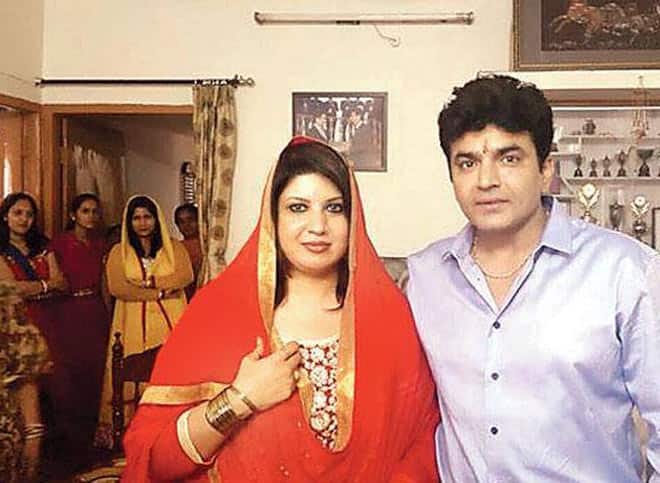 करीब साल 2014 में दोनों ने सगाई की और साल 2015 में मेरठ जाकर सिंपल रिचुअल्स के साथ सात फेरे ले लिए.
