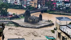 हिमाचल के मंडी में बादल फटने से आपदा, 5 लोगों की मौत और 15 लापता, पानी में बहे लोगों के आशियाने