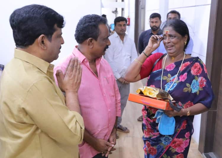 Pawan Kalyan - Vasuki: నటి వాసుకి (పాకీజా)కి పవన్ సాయం... అడిగిన ఒక్క రోజులో అందజేత